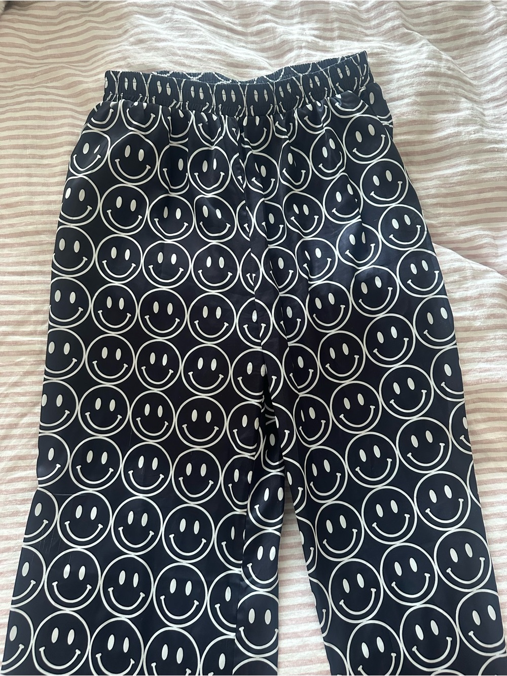 Dressed in LALA satin smiley set View 4